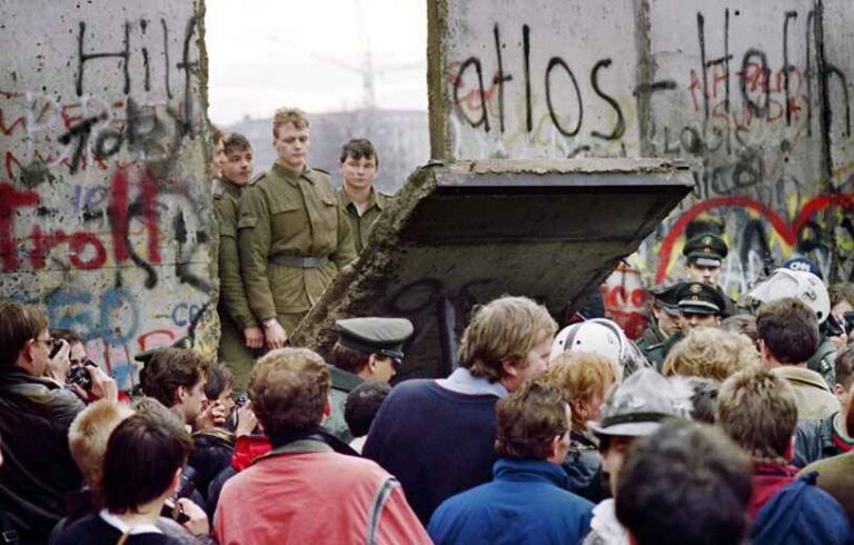 3 Octobre 1990 : La Réunification de l'Allemagne : Un Moment Historique