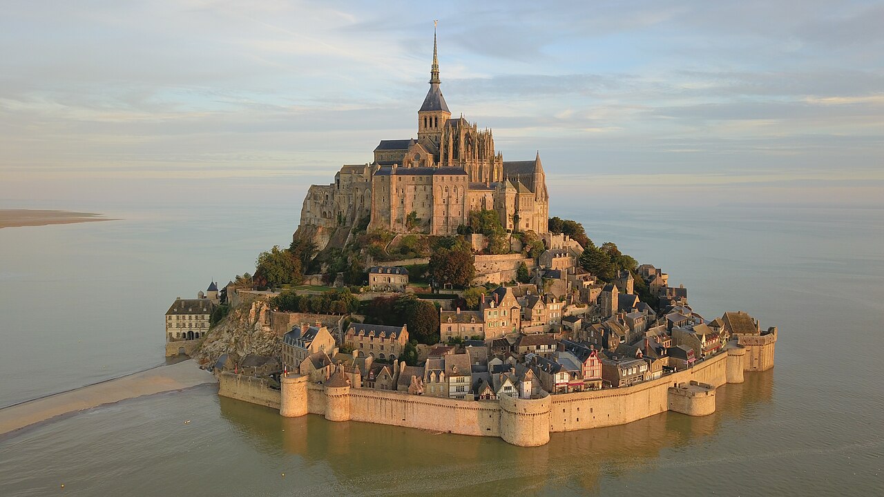 Le Mont-Saint-Michel : Un Joyau du Patrimoine Français