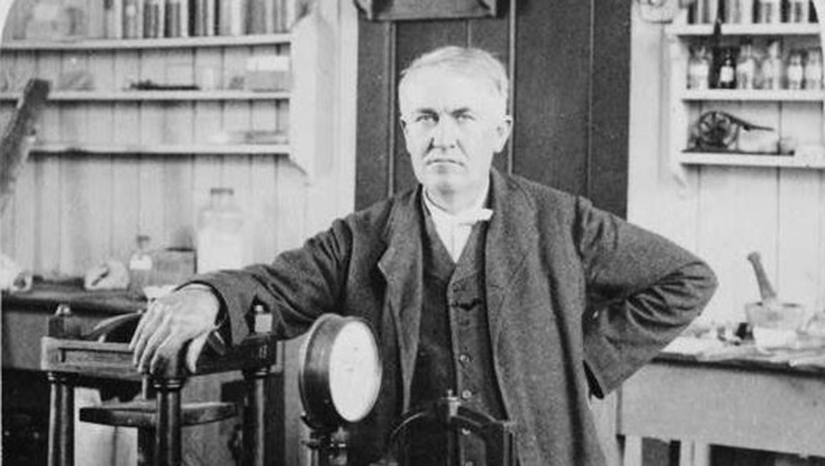 22 Octobre 1879 : Edison Invente l'Ampoule Électrique