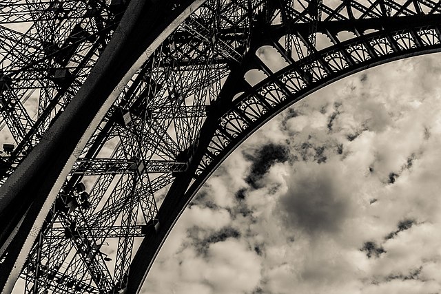 26 Janvier 1887 : La Tour Eiffel, un Symbole de l’Ingéniosité Française en Construction