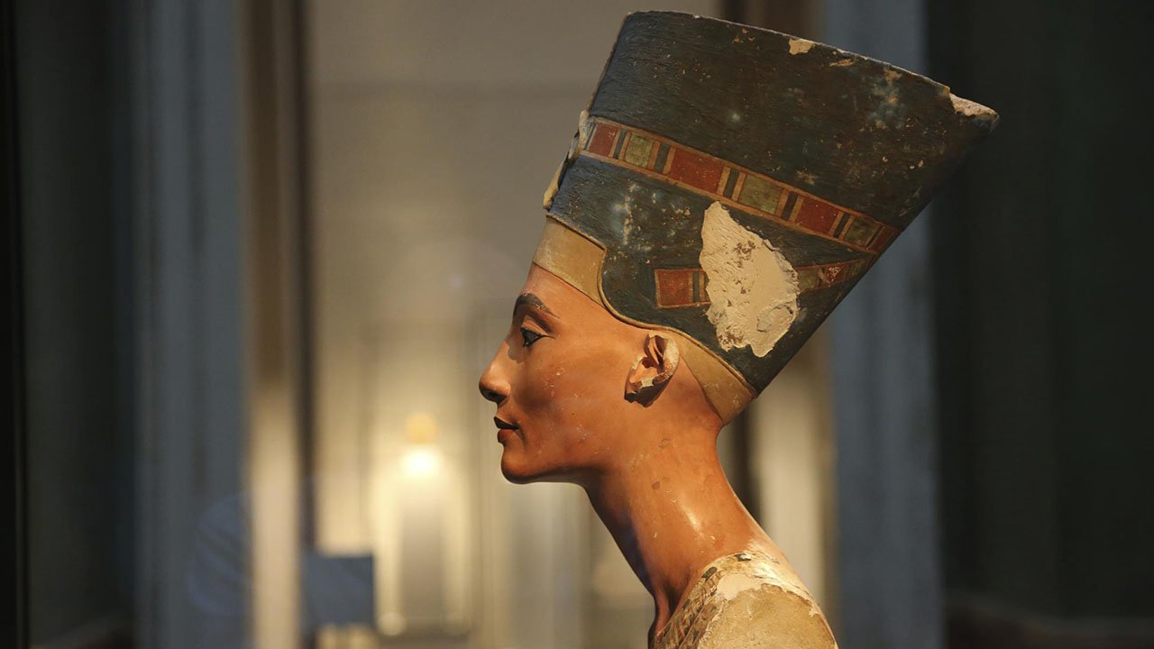 7 Décembre 1912 :  La Découverte Spectaculaire du Buste de Néfertiti