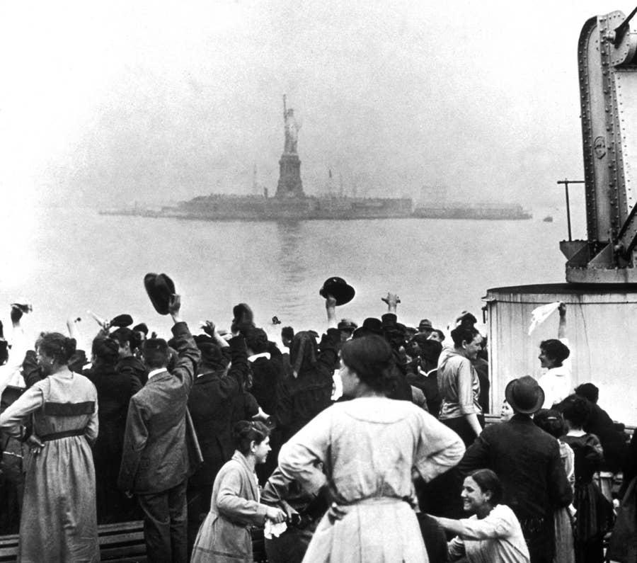 24 Extraordinary Photos Of Immigrants Passing Though Ellis Island