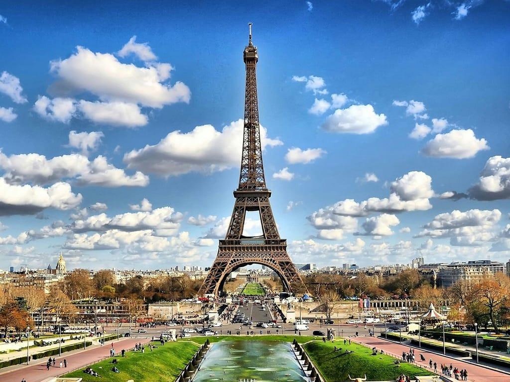 La tour Eiffel photographiée depuis le Trocadéro à Paris