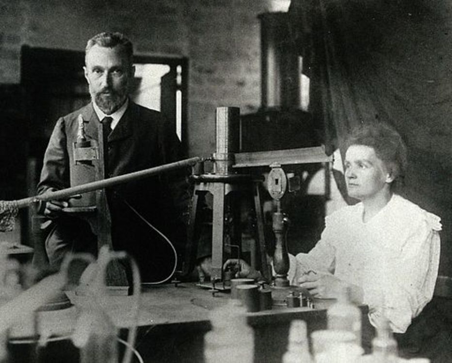 
Pierre et Marie Curie : Pionniers de la Radioactivité et de la Science Moderne
